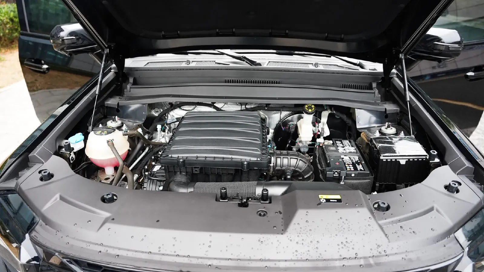 2025 Jetour Traveller 2.0T 254HP L4 7DCT,autocango,china used car exporter,china ev exporter,chinese used car exporter,chinese used ev exporter