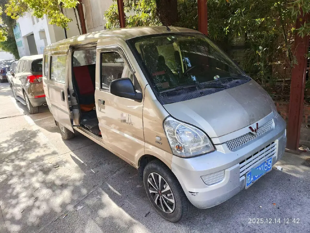 2021 WuLing RongGuang 1.5L 99HP L4 5MT,autocango,china used car exporter,china ev exporter,chinese used car exporter,chinese used ev exporter