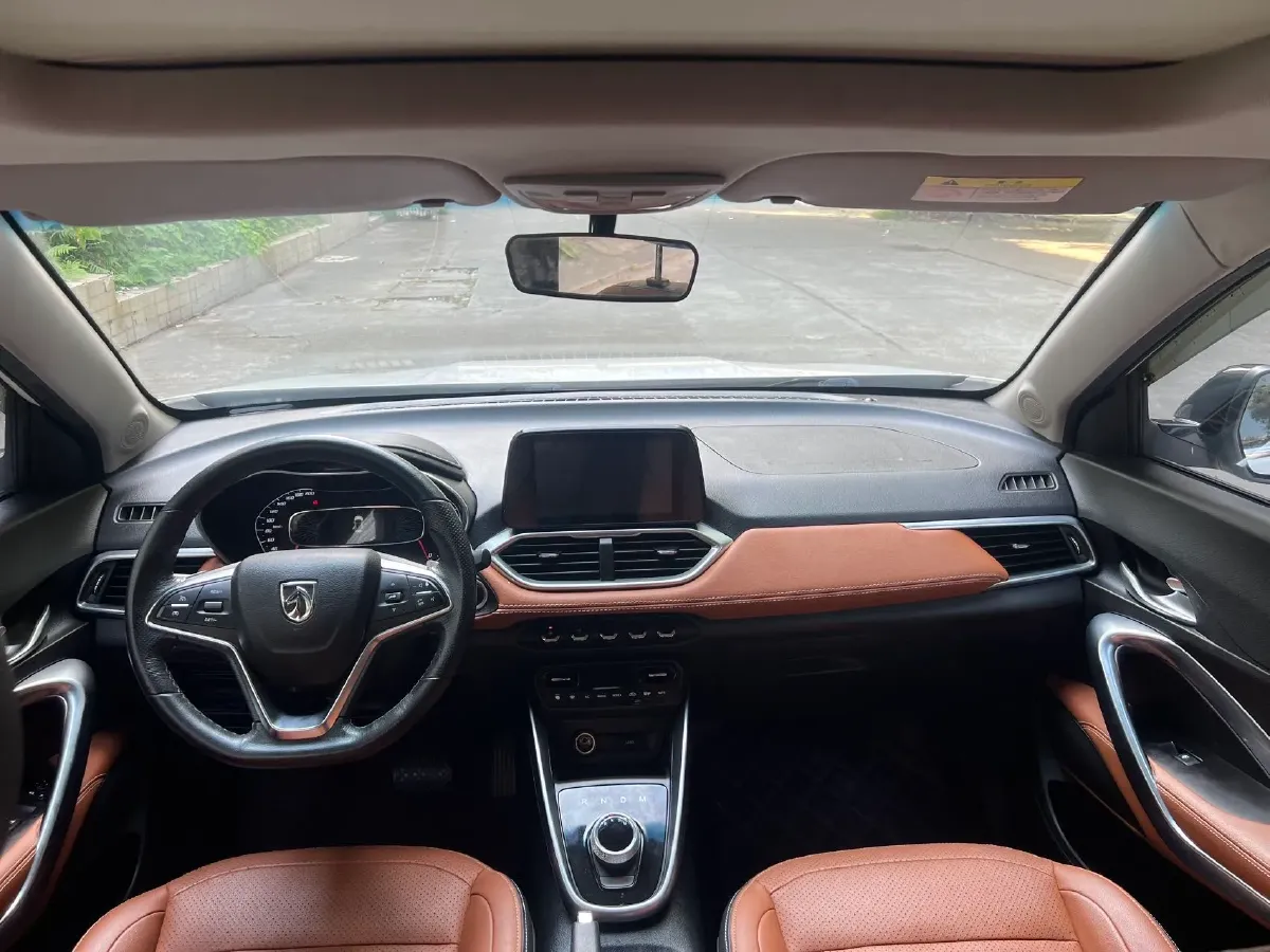 2017 BaoJun 310W 1.5L 105HP L4 6MT,autocango,china used car exporter,china ev exporter,chinese used car exporter,chinese used ev exporter