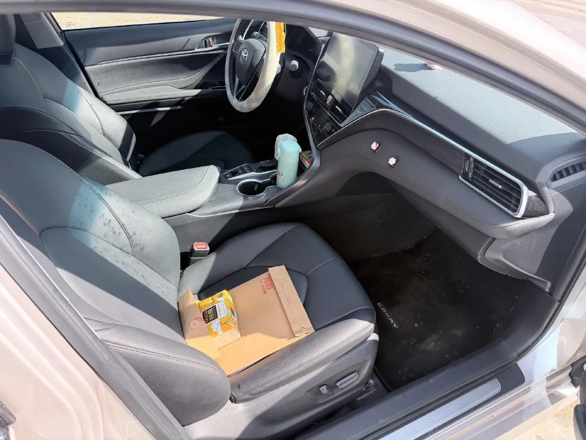 2021 Toyota Camry 2.5L 209HP L4 8AT,autocango,china used car exporter,china ev exporter,chinese used car exporter,chinese used ev exporter