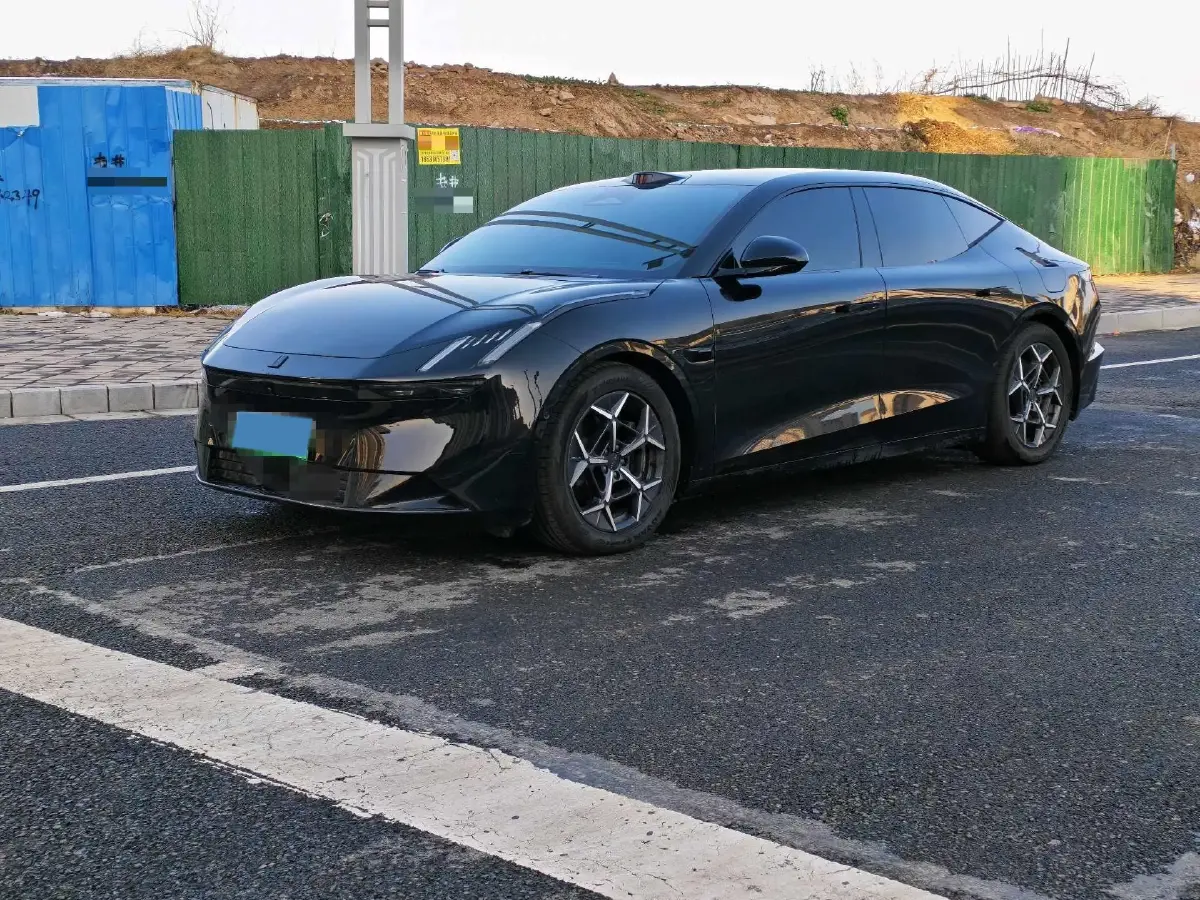 2025 HongQi HS7 2.0T 252HP L4 8AT