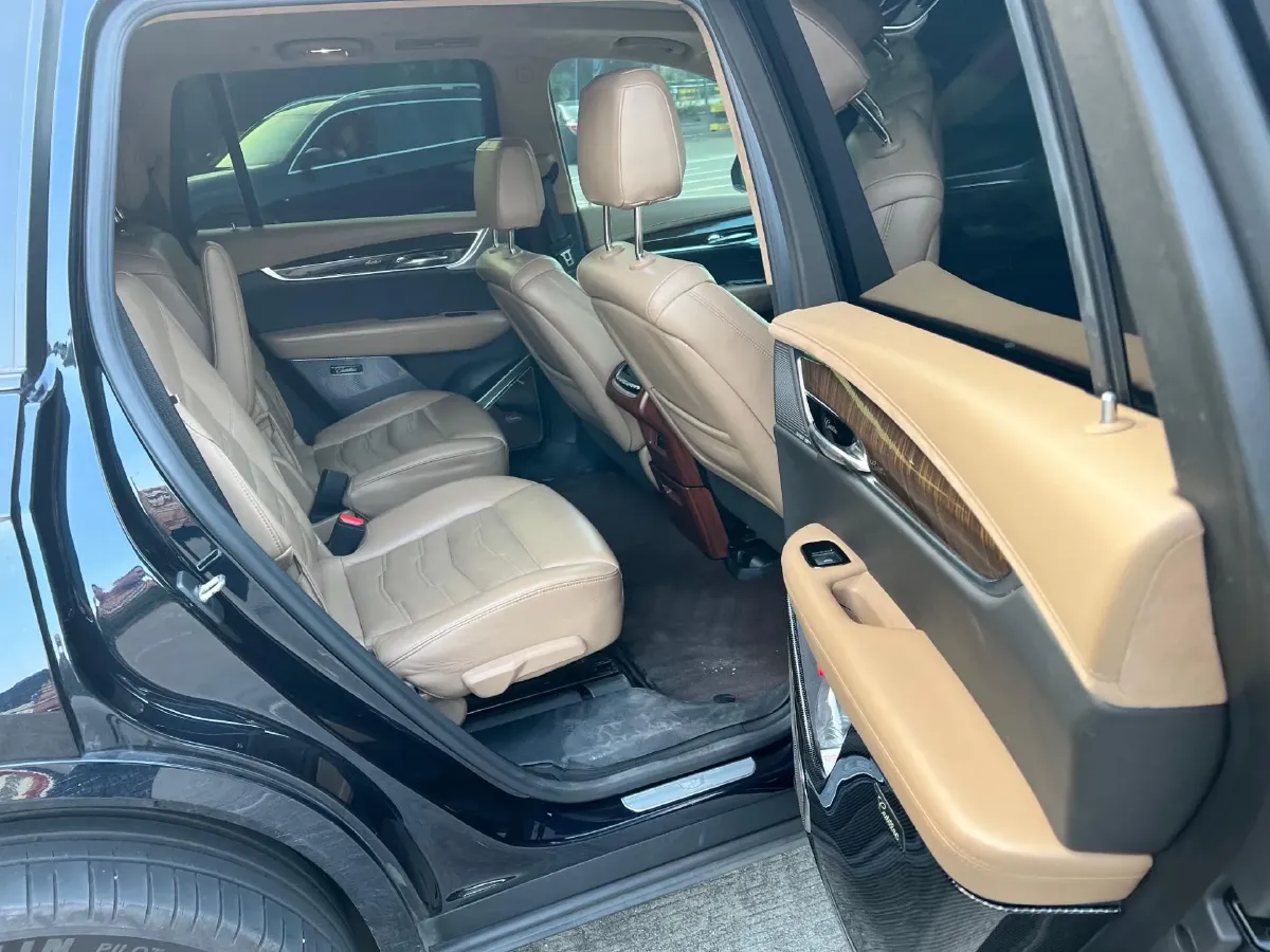 2021 Cadillac XT6 2.0T 237HP L4 9AT,autocango,china used car exporter,china ev exporter,chinese used car exporter,chinese used ev exporter