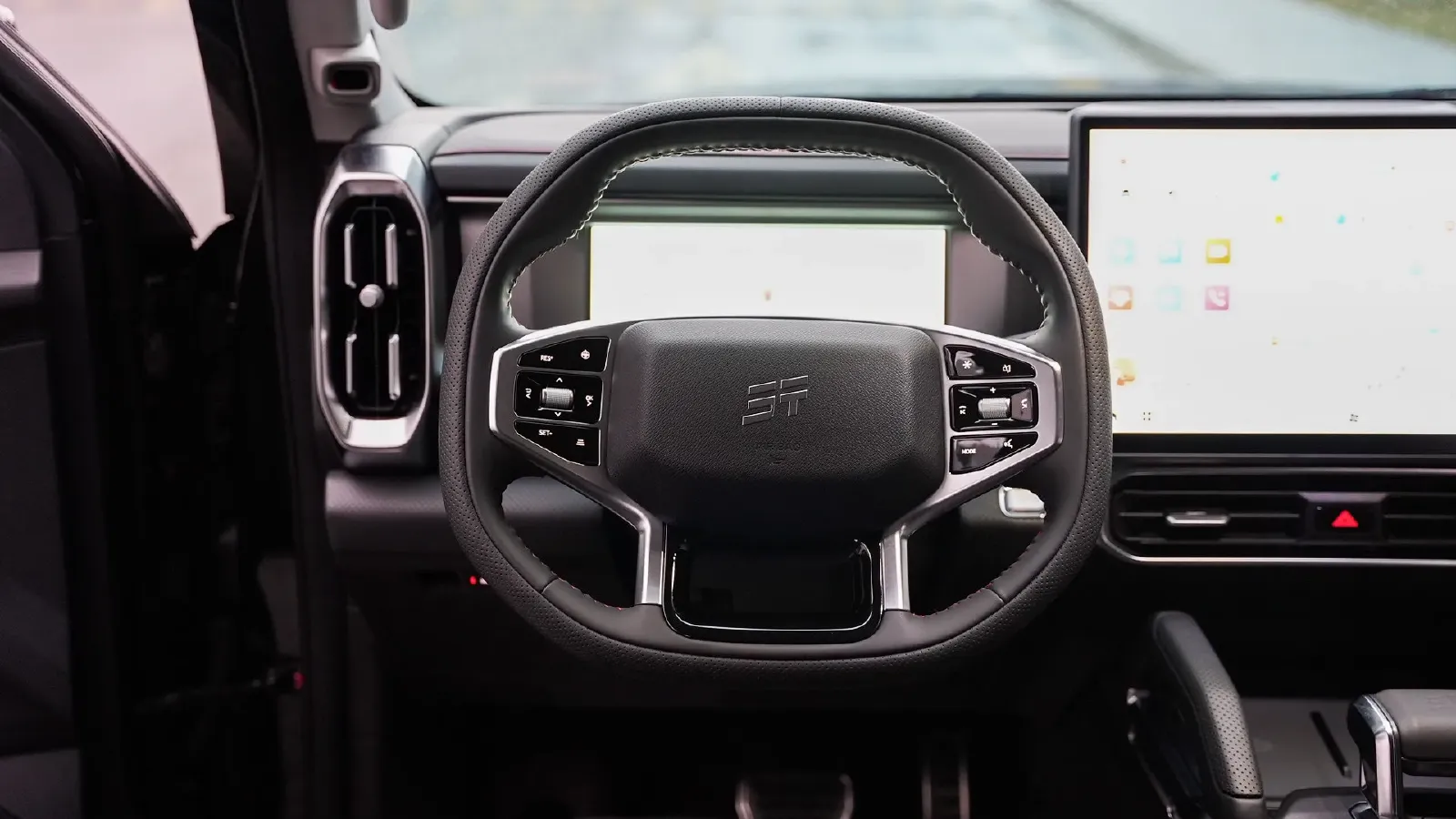 2023 Jetour Traveller 2.0T 254HP L4 7DCT,autocango,china used car exporter,china ev exporter,chinese used car exporter,chinese used ev exporter