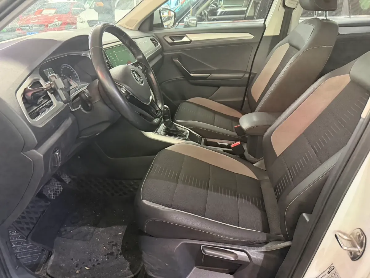 2021 Volkswagen T-Roc 1.4T 150HP L4 7DCT,autocango,china used car exporter,china ev exporter,chinese used car exporter,chinese used ev exporter