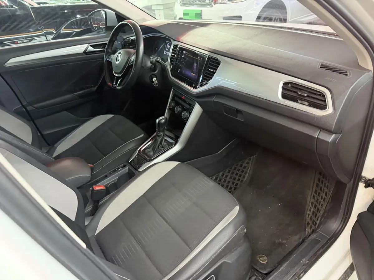 2021 Volkswagen T-Roc 1.4T 150HP L4 7DCT,autocango,china used car exporter,china ev exporter,chinese used car exporter,chinese used ev exporter