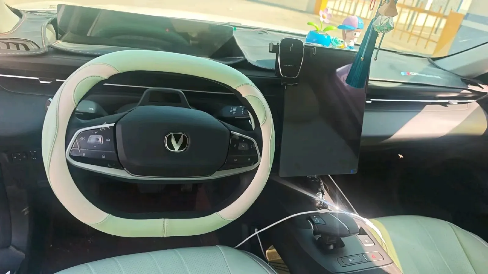 2023 ChangAn Oshan Z6 1.5T 188HP L4 7DCT,autocango,china used car exporter,china ev exporter,chinese used car exporter,chinese used ev exporter