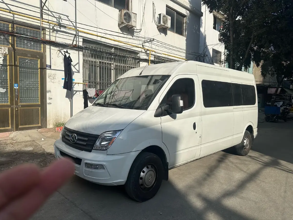 2021 MAXUS XinTu V80 2.0T 139HP L4 6MT