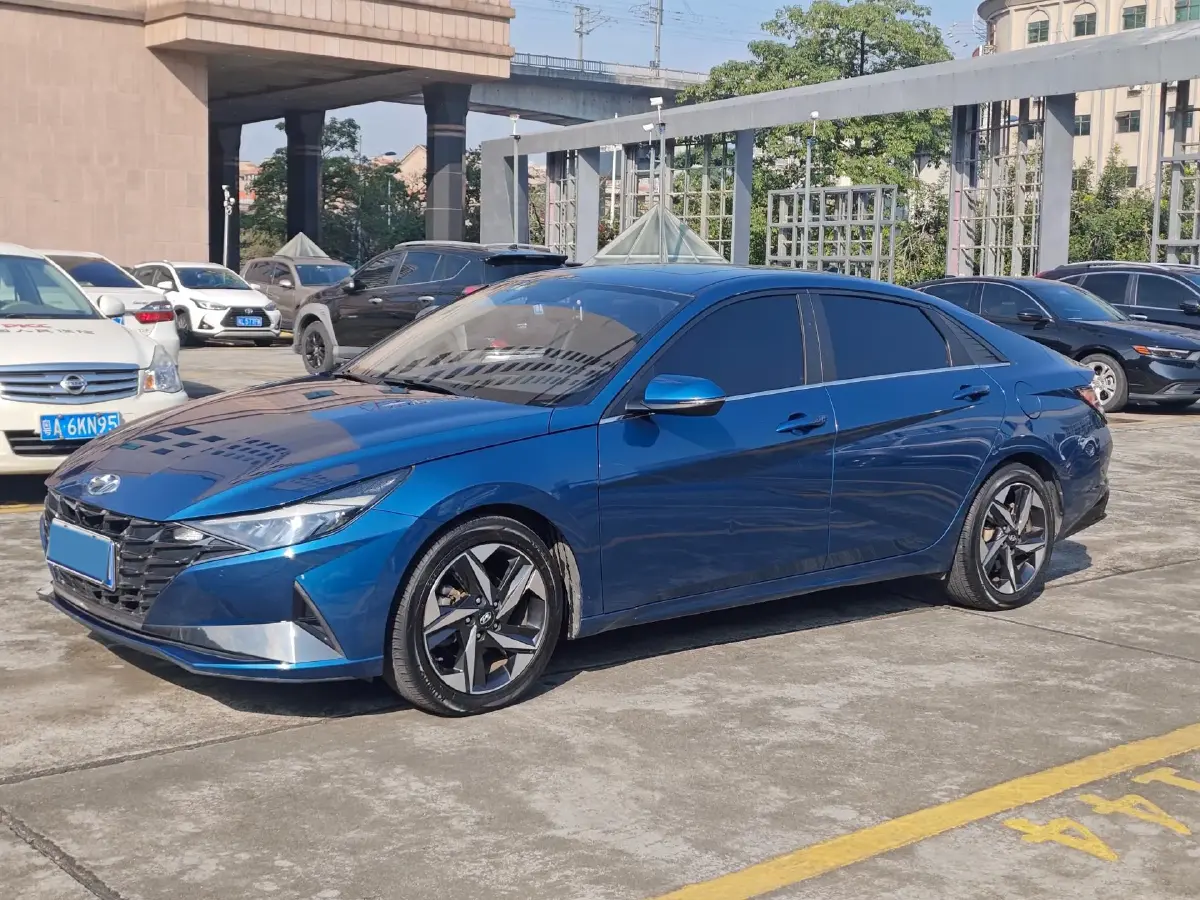 2022 Hyundai Elantra 1.5L 115HP L4 CVT