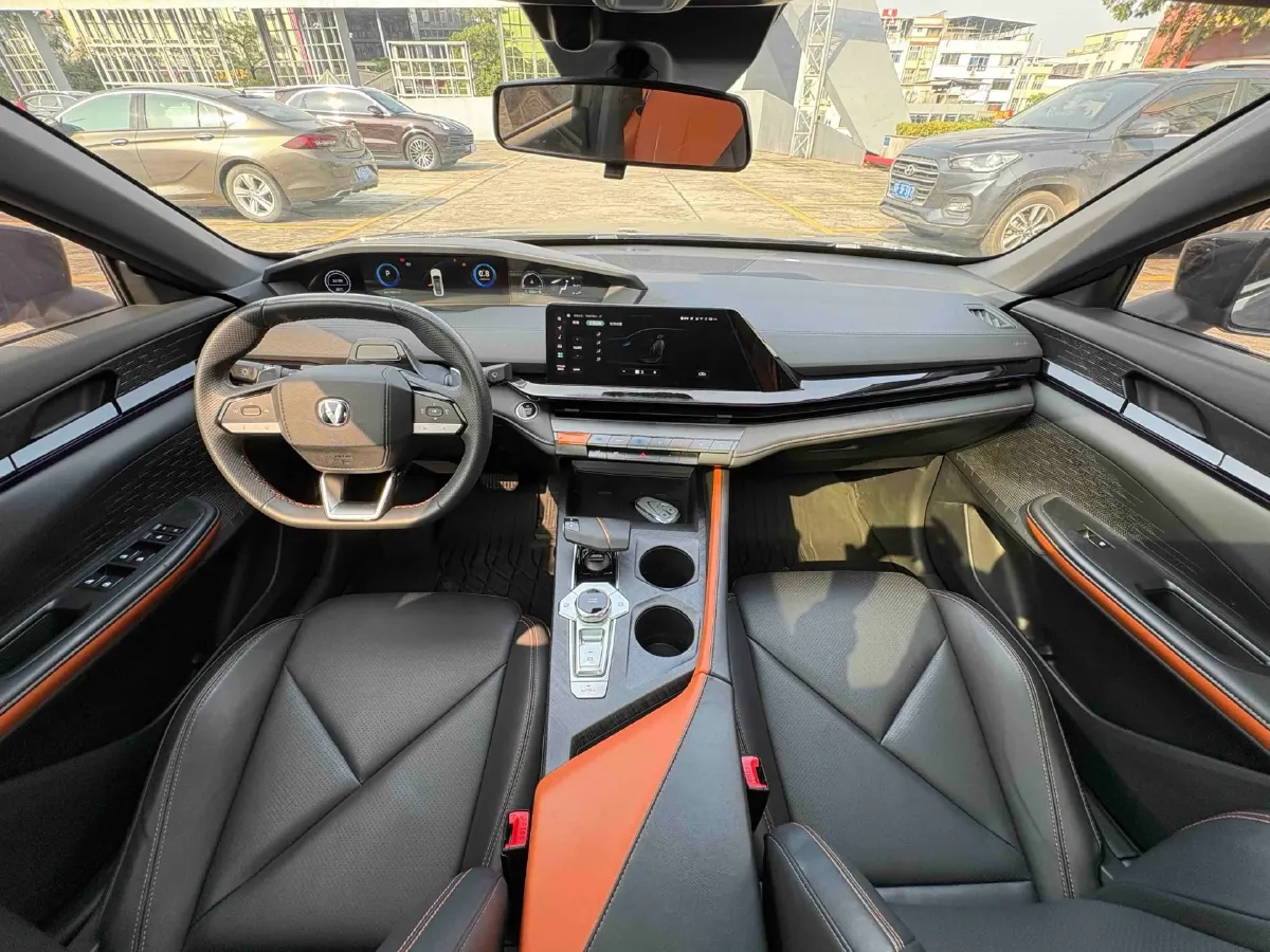 2022 ChangAn UNI-V 1.5T 188HP L4 7DCT,autocango,china used car exporter,china ev exporter,chinese used car exporter,chinese used ev exporter