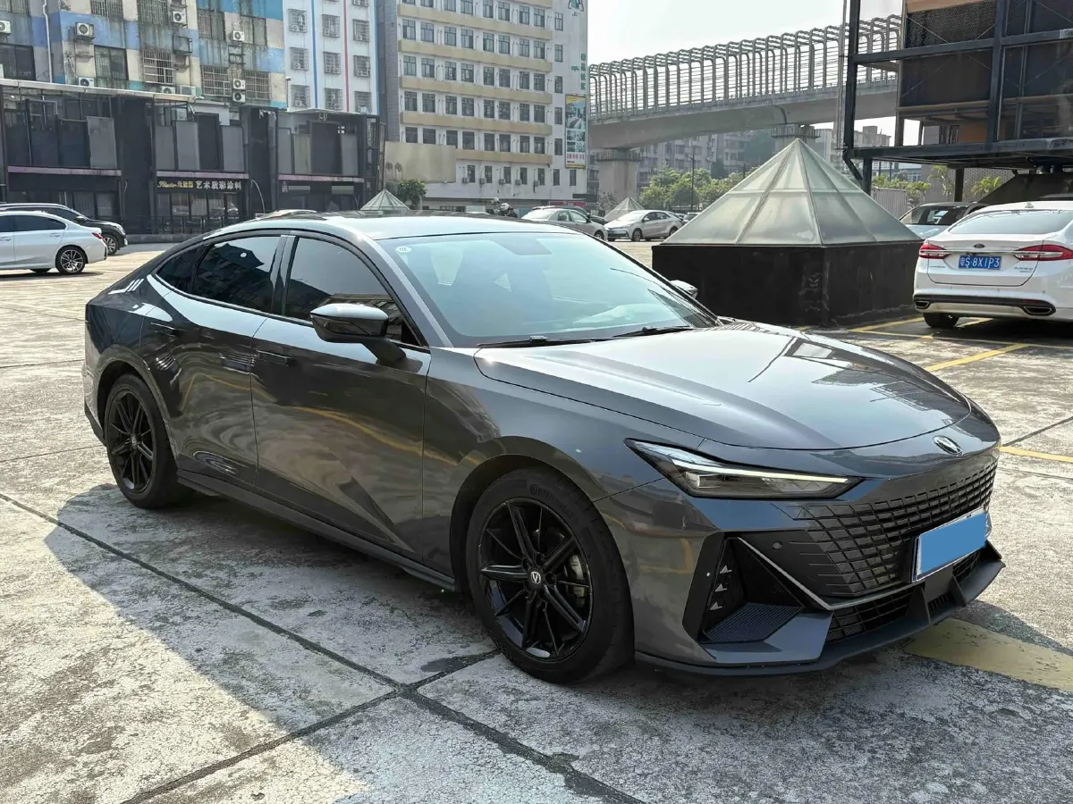 2022 ChangAn UNI-V 1.5T 188HP L4 7DCT,autocango,china used car exporter,china ev exporter,chinese used car exporter,chinese used ev exporter