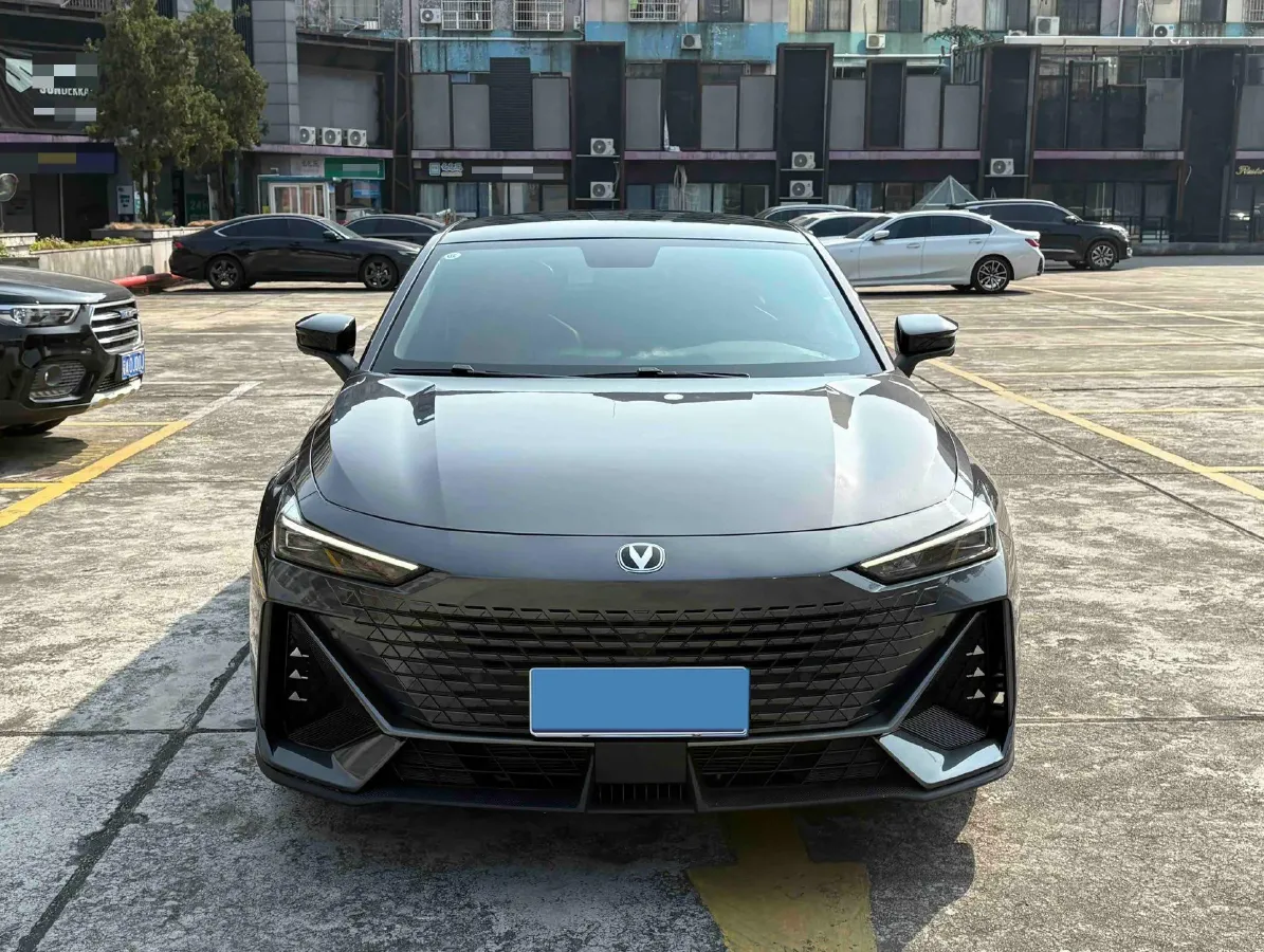 2022 ChangAn UNI-V 1.5T 188HP L4 7DCT,autocango,china used car exporter,china ev exporter,chinese used car exporter,chinese used ev exporter