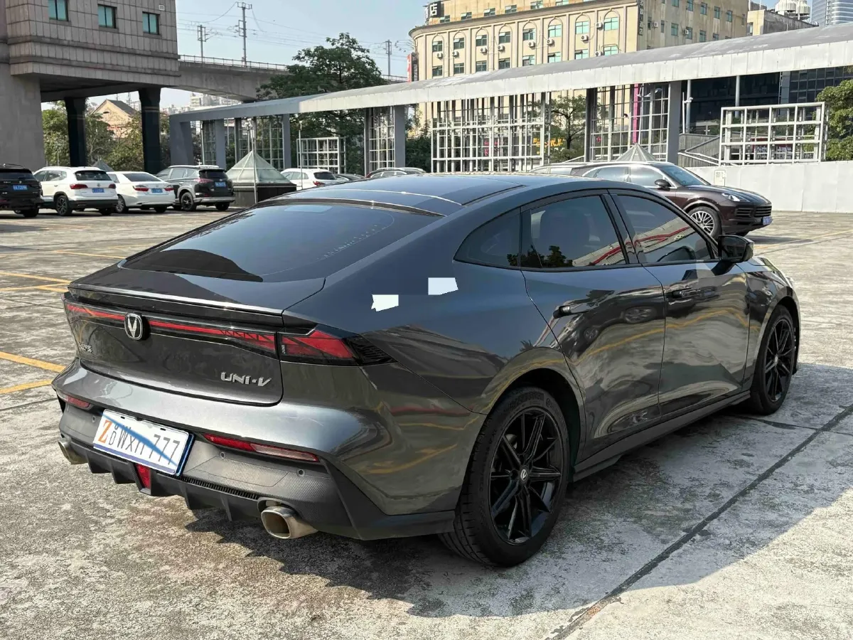 2022 ChangAn UNI-V 1.5T 188HP L4 7DCT,autocango,china used car exporter,china ev exporter,chinese used car exporter,chinese used ev exporter