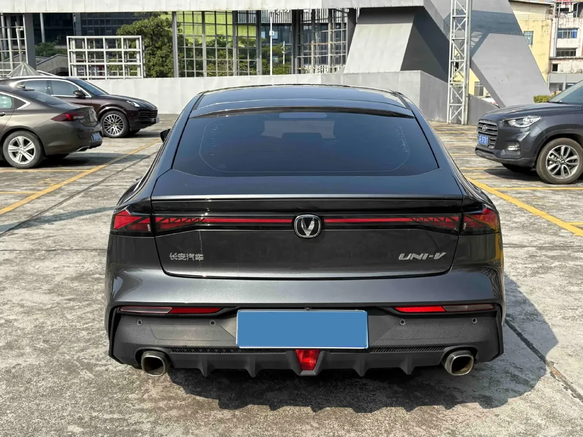 2022 ChangAn UNI-V 1.5T 188HP L4 7DCT,autocango,china used car exporter,china ev exporter,chinese used car exporter,chinese used ev exporter