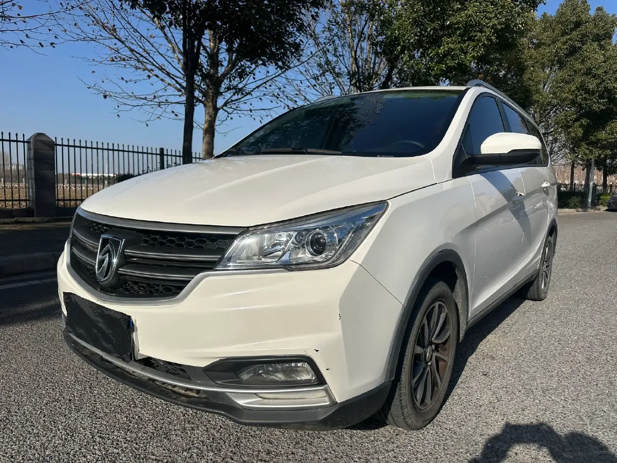 2019 BaoJun 730 1.5L 105HP L4 6MT,autocango,china used car exporter,china ev exporter,chinese used car exporter,chinese used ev exporter