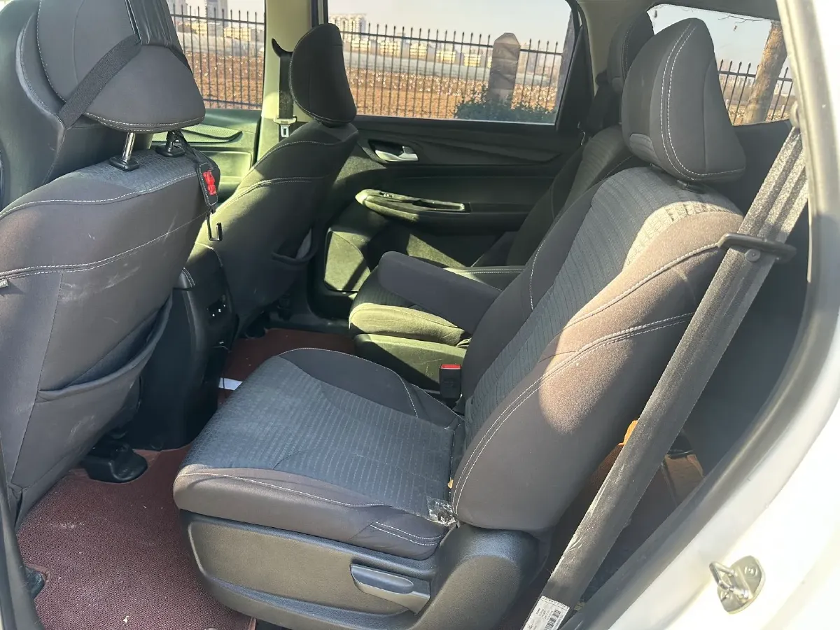 2019 BaoJun 730 1.5L 105HP L4 6MT,autocango,china used car exporter,china ev exporter,chinese used car exporter,chinese used ev exporter