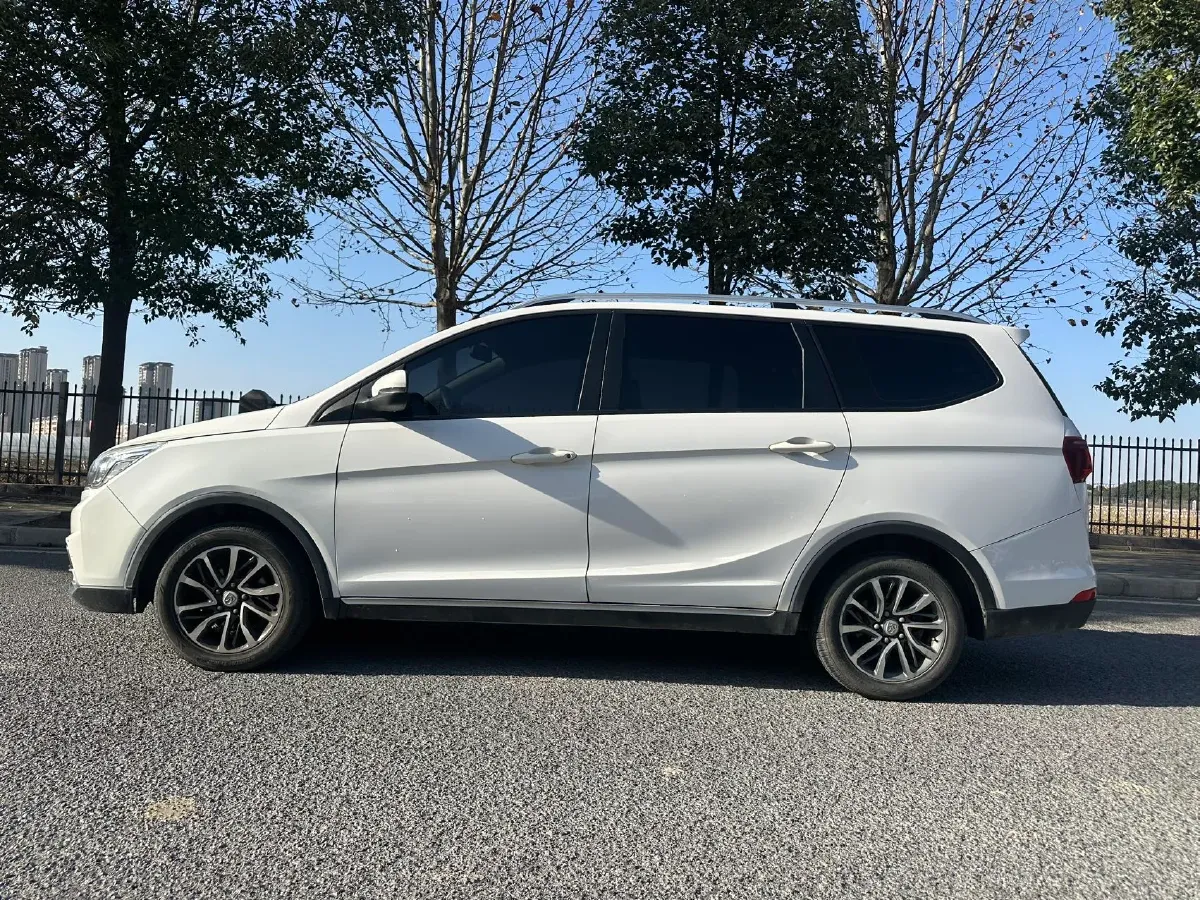 2019 BaoJun 730 1.5L 105HP L4 6MT,autocango,china used car exporter,china ev exporter,chinese used car exporter,chinese used ev exporter
