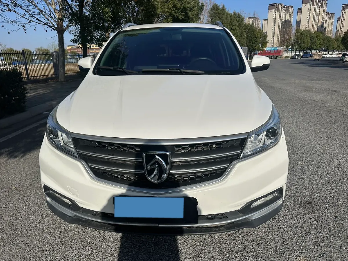 2019 BaoJun 730 1.5L 105HP L4 6MT,autocango,china used car exporter,china ev exporter,chinese used car exporter,chinese used ev exporter
