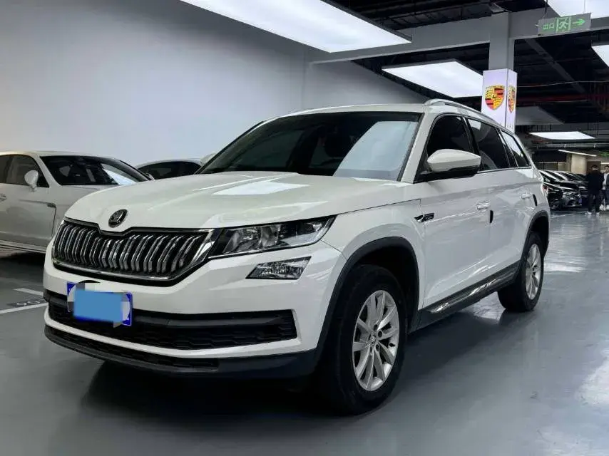 2019 Skoda Superb 2.0T 220HP L4 7DCT