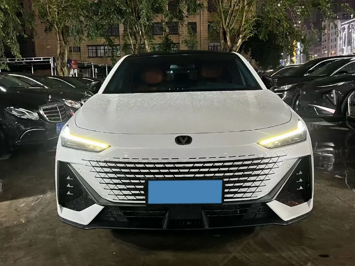 2022 ChangAn UNI-V 1.5T 188HP L4 7DCT,autocango,china used car exporter,china ev exporter,chinese used car exporter,chinese used ev exporter