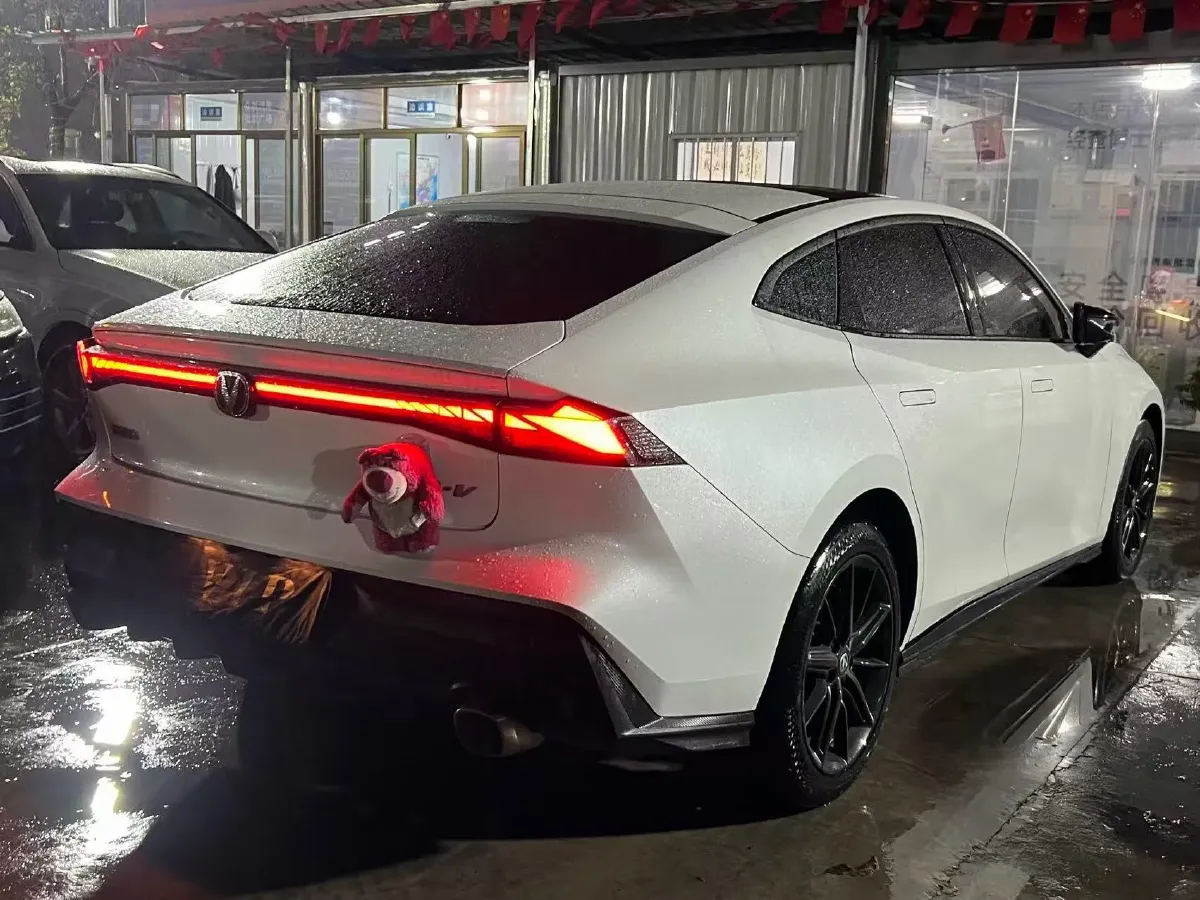 2022 ChangAn UNI-V 1.5T 188HP L4 7DCT,autocango,china used car exporter,china ev exporter,chinese used car exporter,chinese used ev exporter