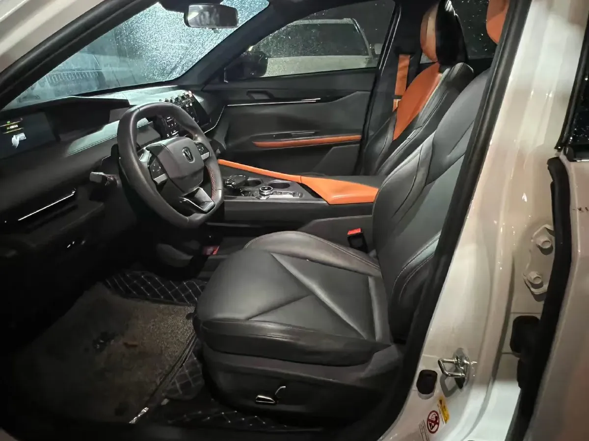 2022 ChangAn UNI-V 1.5T 188HP L4 7DCT,autocango,china used car exporter,china ev exporter,chinese used car exporter,chinese used ev exporter