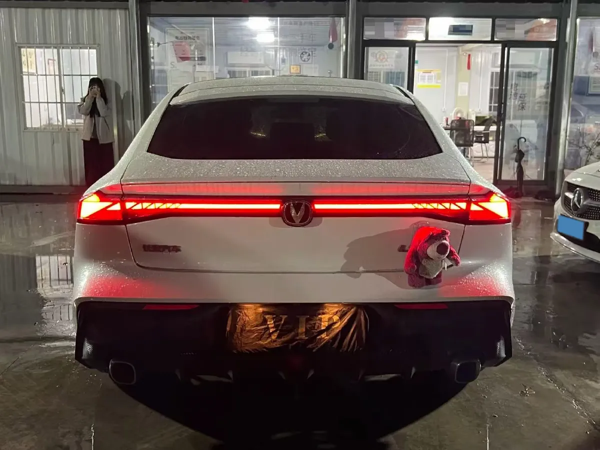 2022 ChangAn UNI-V 1.5T 188HP L4 7DCT,autocango,china used car exporter,china ev exporter,chinese used car exporter,chinese used ev exporter