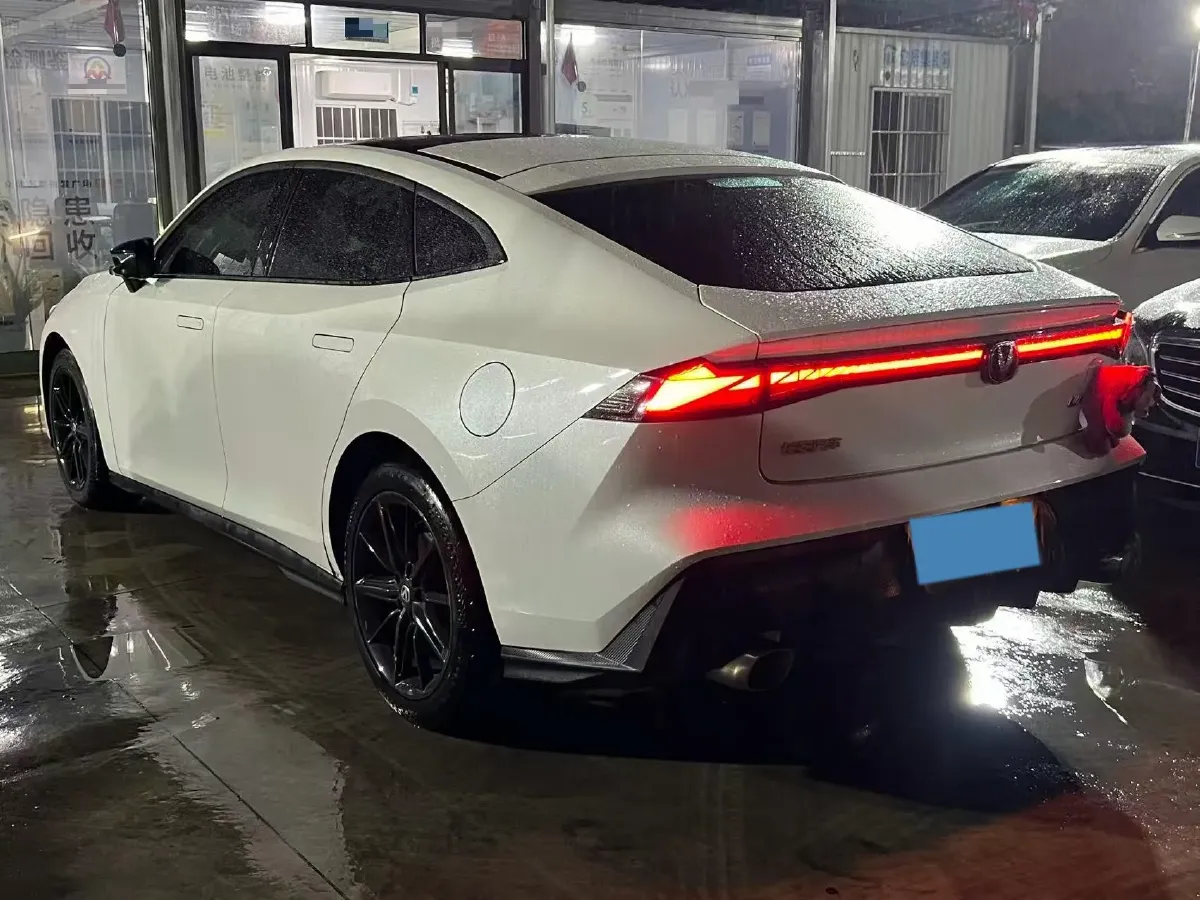 2022 ChangAn UNI-V 1.5T 188HP L4 7DCT,autocango,china used car exporter,china ev exporter,chinese used car exporter,chinese used ev exporter