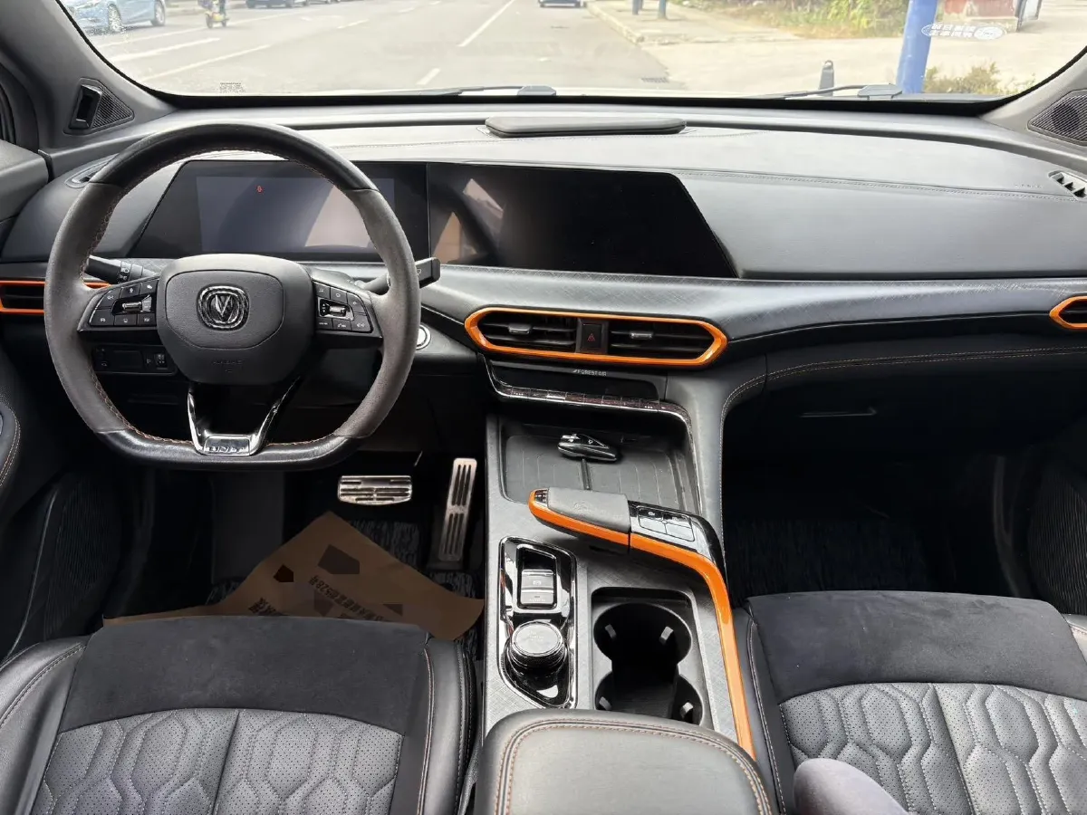 2022 ChangAn UNI-T 1.5T 188HP L4 7DCT,autocango,china used car exporter,china ev exporter,chinese used car exporter,chinese used ev exporter