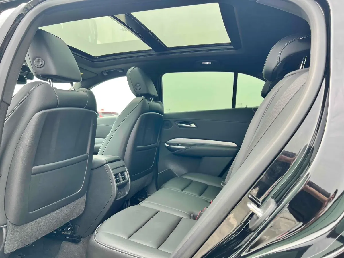 2021 Cadillac XT4 2.0T 237HP L4 9AT,autocango,china used car exporter,china ev exporter,chinese used car exporter,chinese used ev exporter