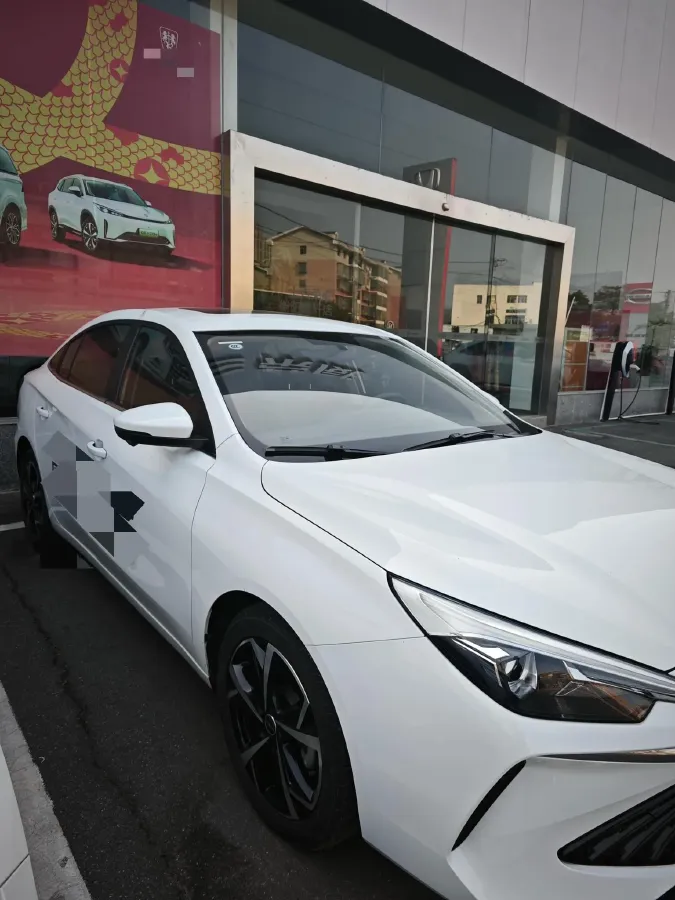 2023 Roewe i5 1.5L 129HP L4 CVT,autocango,china used car exporter,china ev exporter,chinese used car exporter,chinese used ev exporter