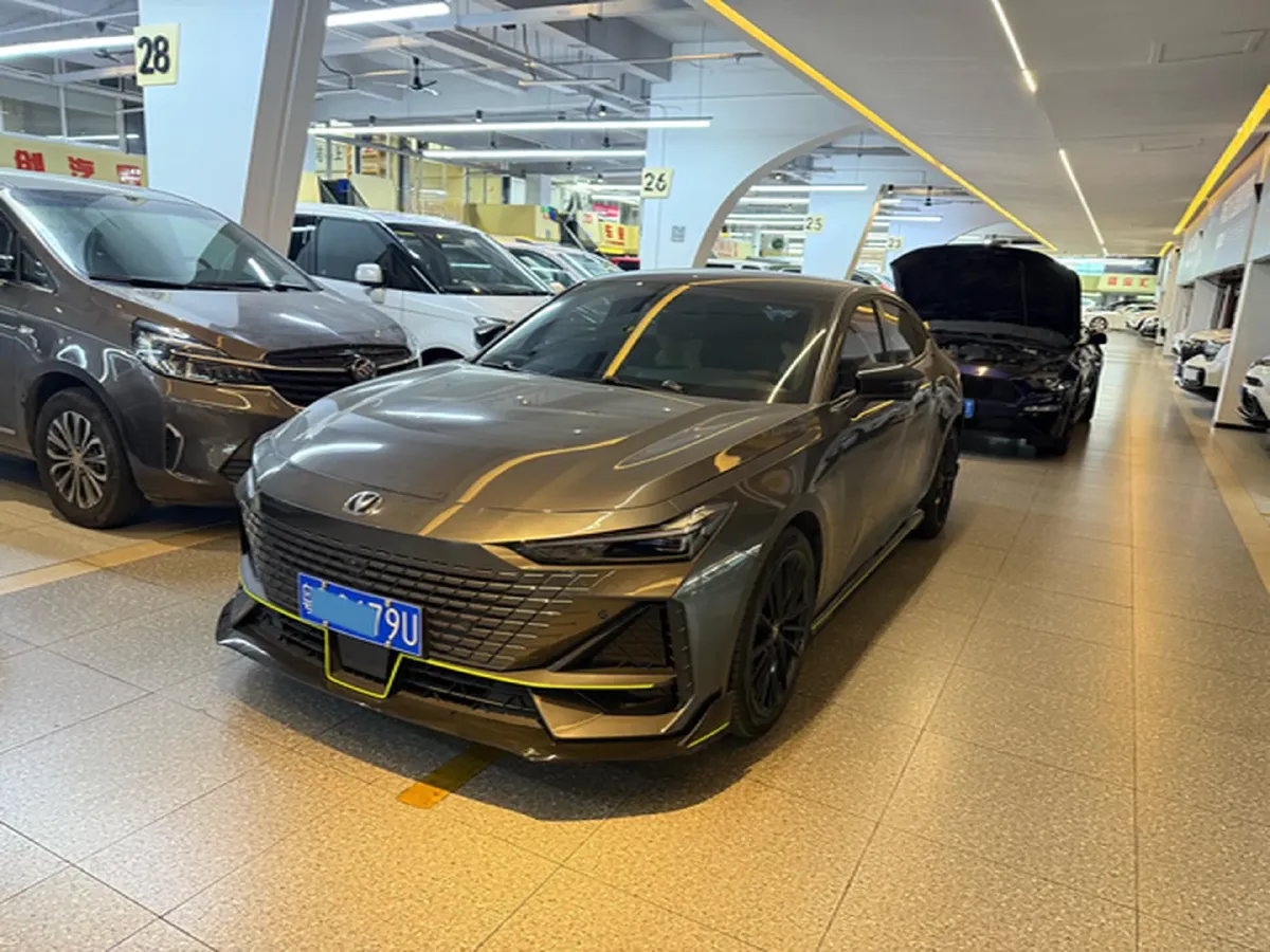 2022 ChangAn UNI-V 1.5T 188HP L4 7DCT,autocango,china used car exporter,china ev exporter,chinese used car exporter,chinese used ev exporter