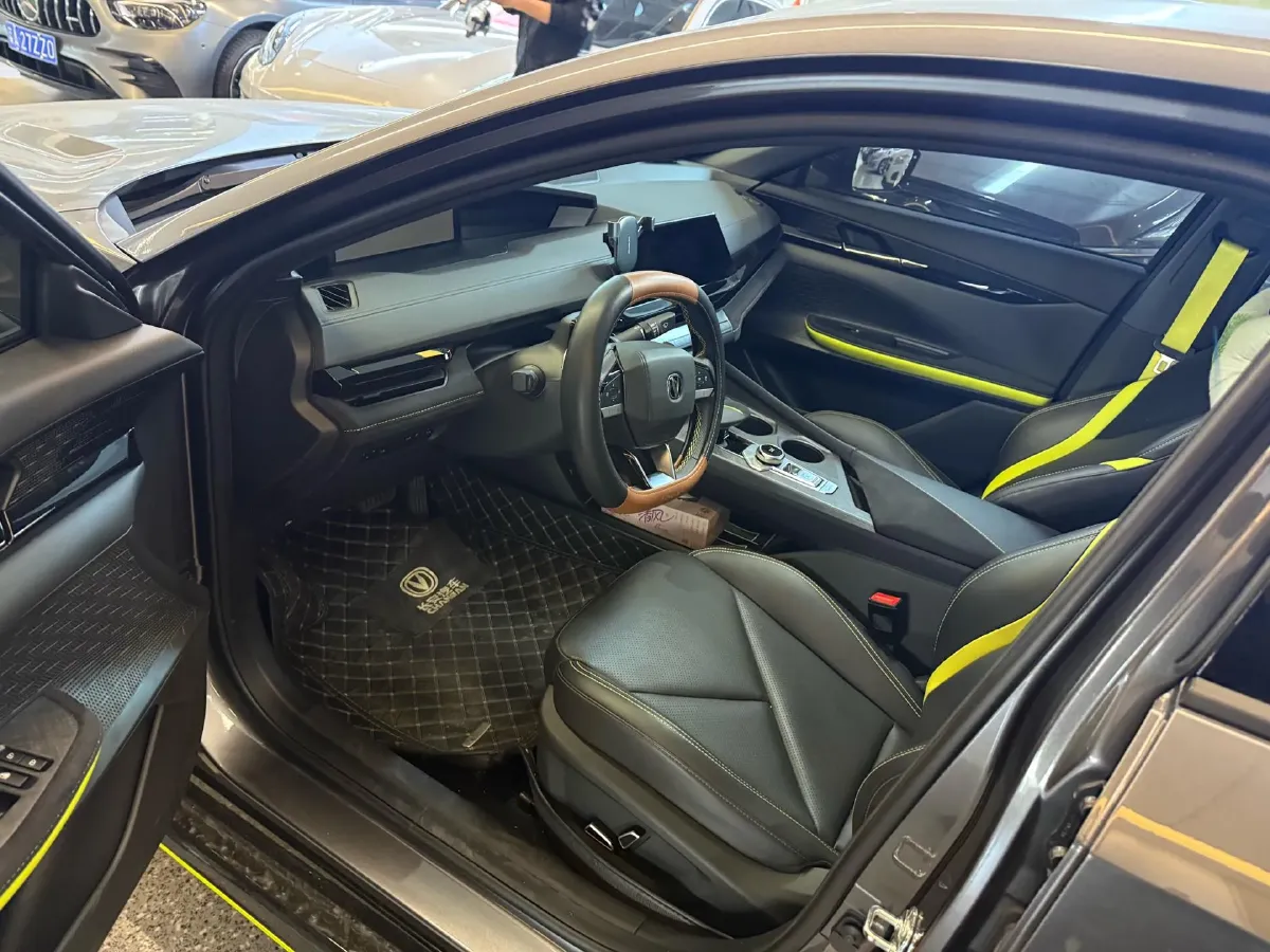 2022 ChangAn UNI-V 1.5T 188HP L4 7DCT,autocango,china used car exporter,china ev exporter,chinese used car exporter,chinese used ev exporter