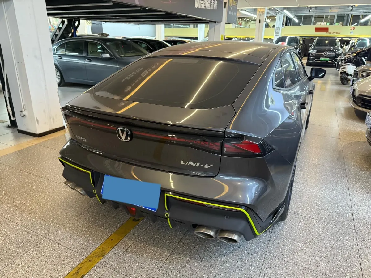2022 ChangAn UNI-V 1.5T 188HP L4 7DCT,autocango,china used car exporter,china ev exporter,chinese used car exporter,chinese used ev exporter