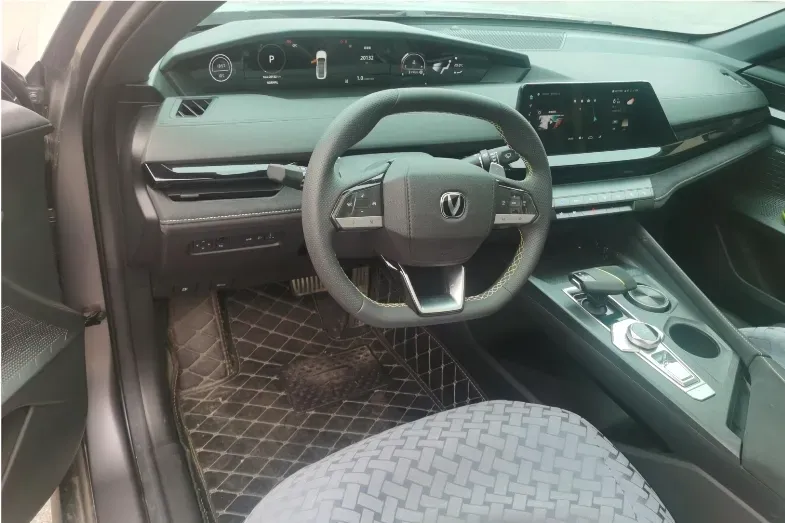 2022 ChangAn UNI-V 2.0T 233HP L4 8AT,autocango,china used car exporter,china ev exporter,chinese used car exporter,chinese used ev exporter