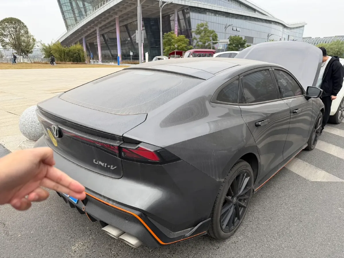 2023 ChangAn UNI-V 1.5T 188HP L4 7DCT,autocango,china used car exporter,china ev exporter,chinese used car exporter,chinese used ev exporter