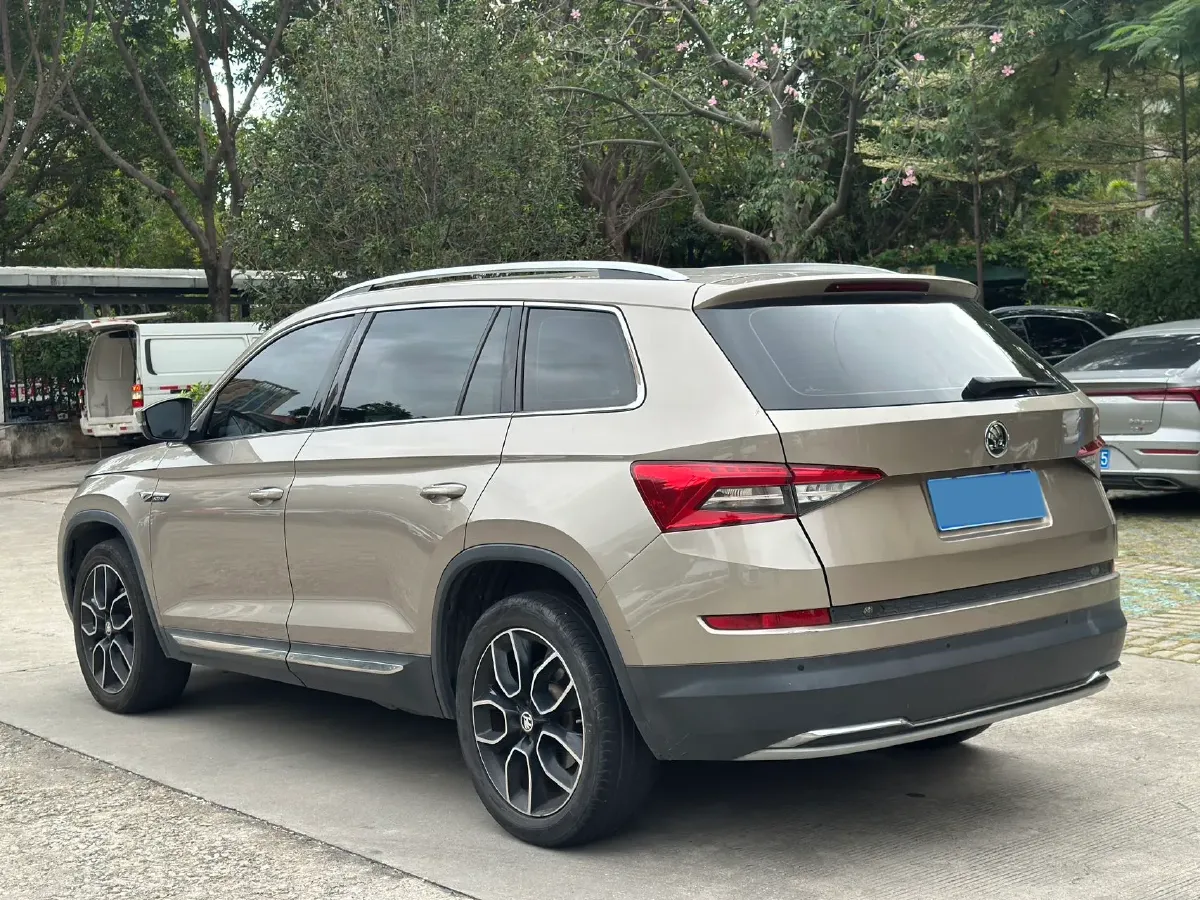 2018 Skoda Kodiak 2.0T 186HP L4 7DCT,autocango,china used car exporter,china ev exporter,chinese used car exporter,chinese used ev exporter