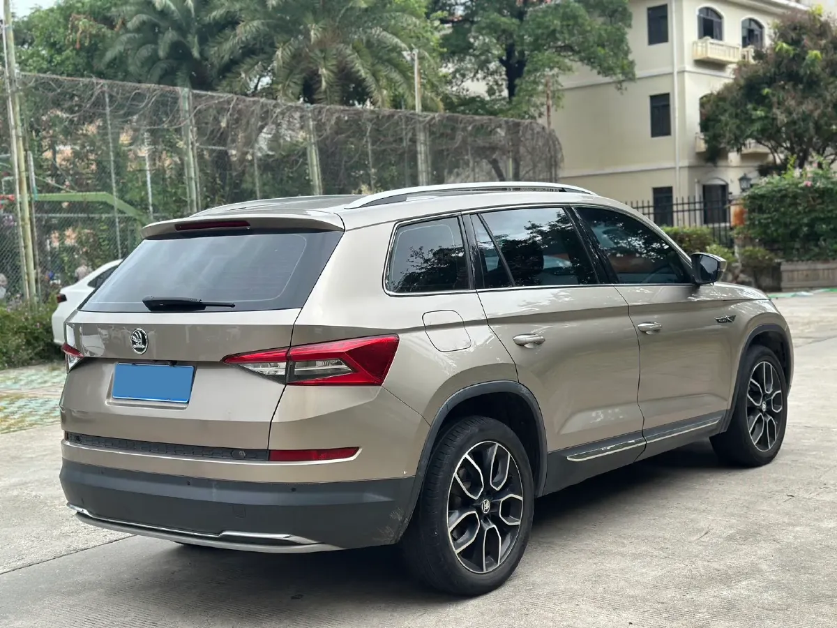 2018 Skoda Kodiak 2.0T 186HP L4 7DCT,autocango,china used car exporter,china ev exporter,chinese used car exporter,chinese used ev exporter
