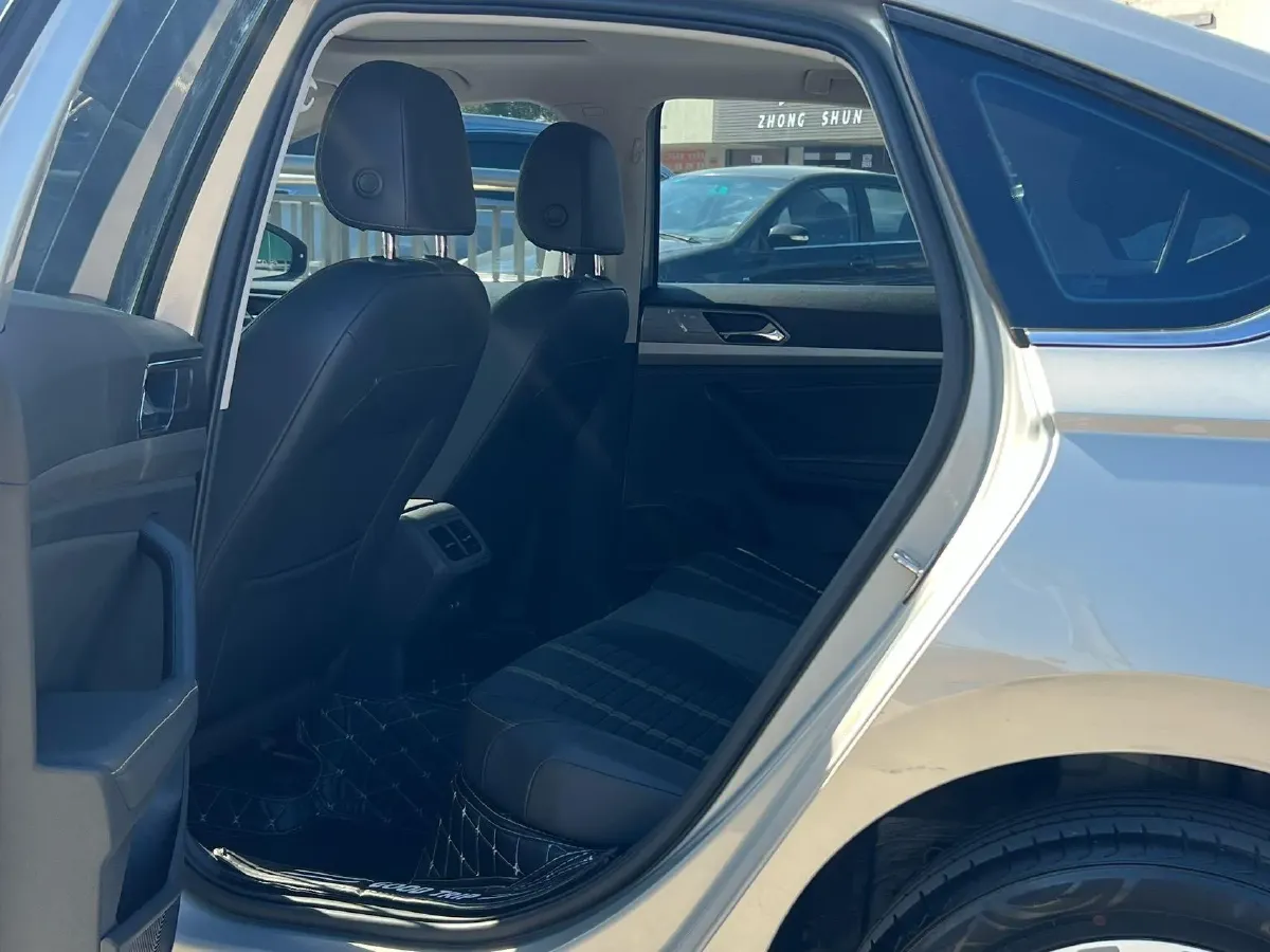 2018 Skoda Karoq 1.4T 150HP L4 7DCT,autocango,china used car exporter,china ev exporter,chinese used car exporter,chinese used ev exporter