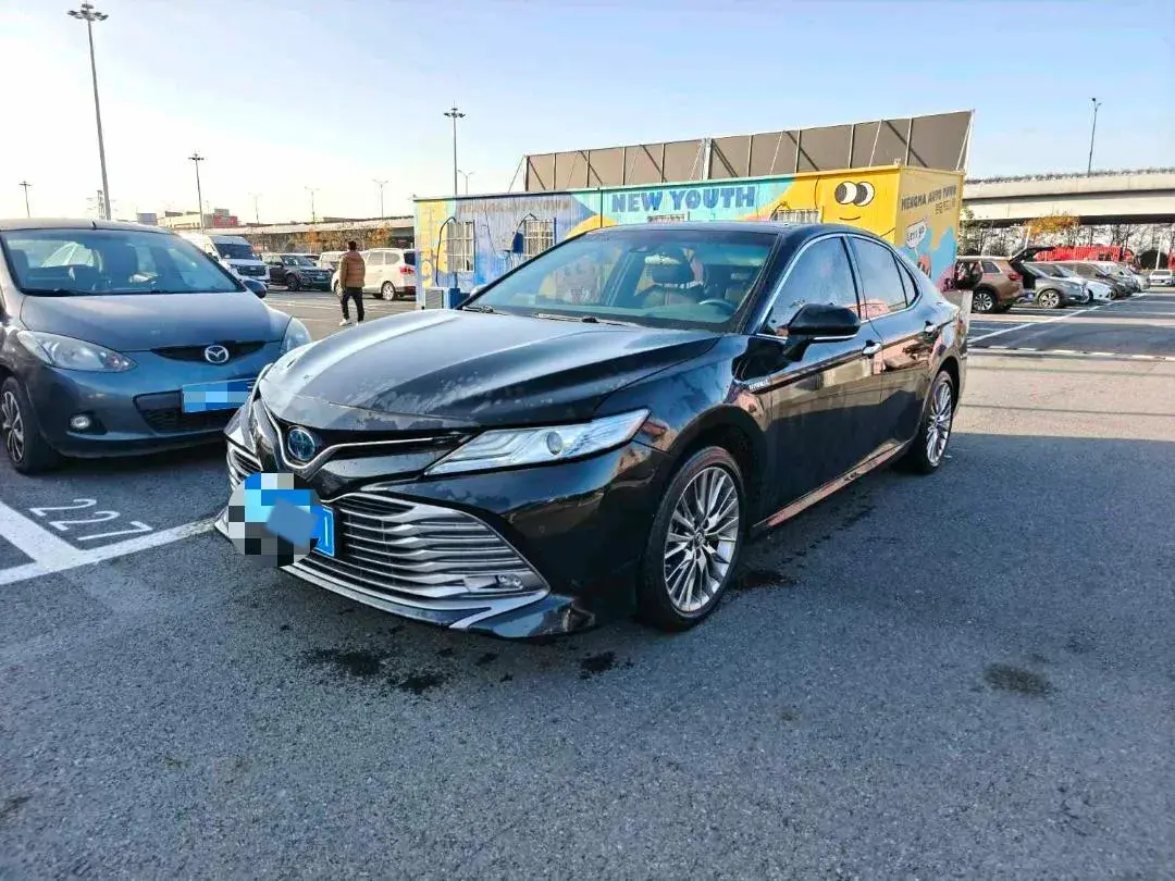 2019 Toyota Camry 2.5L 178HP L4 E-CVT Hybrid