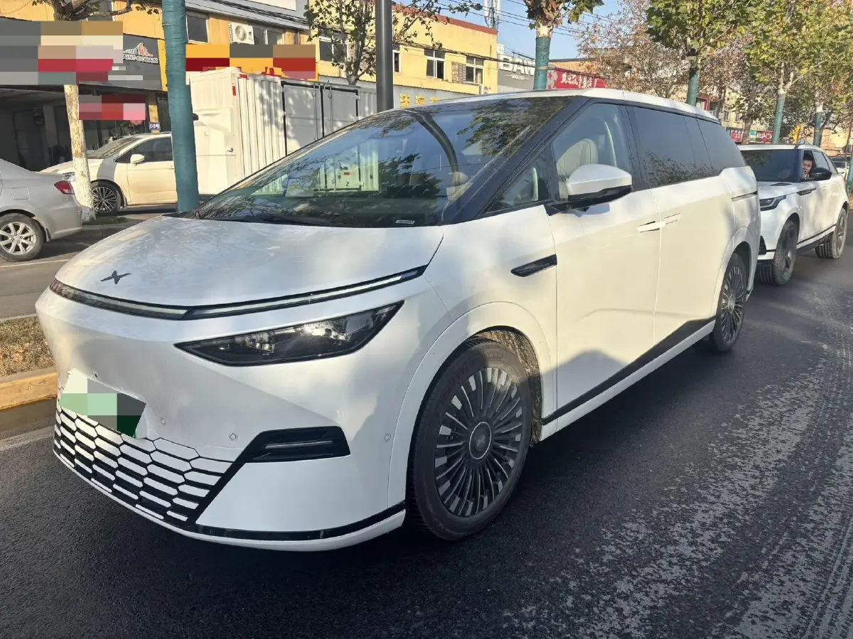 2025 Xpeng X9 BEV
