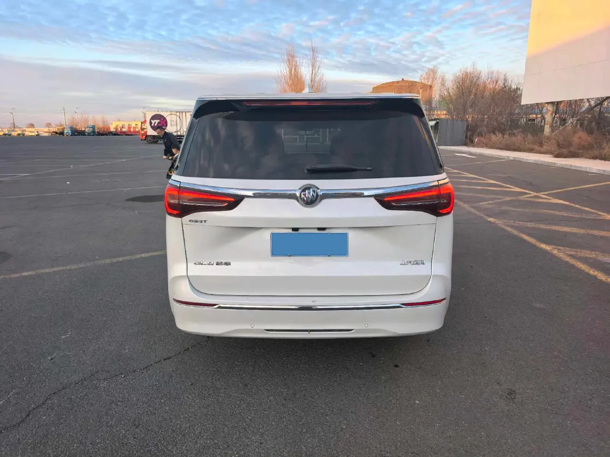 2021 Buick GL8 2.0T 237HP L4 9AT,autocango,china used car exporter,china ev exporter,chinese used car exporter,chinese used ev exporter