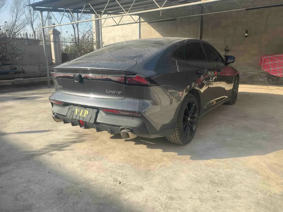 2022 ChangAn UNI-V 1.5T 188HP L4 7DCT,autocango,china used car exporter,china ev exporter,chinese used car exporter,chinese used ev exporter