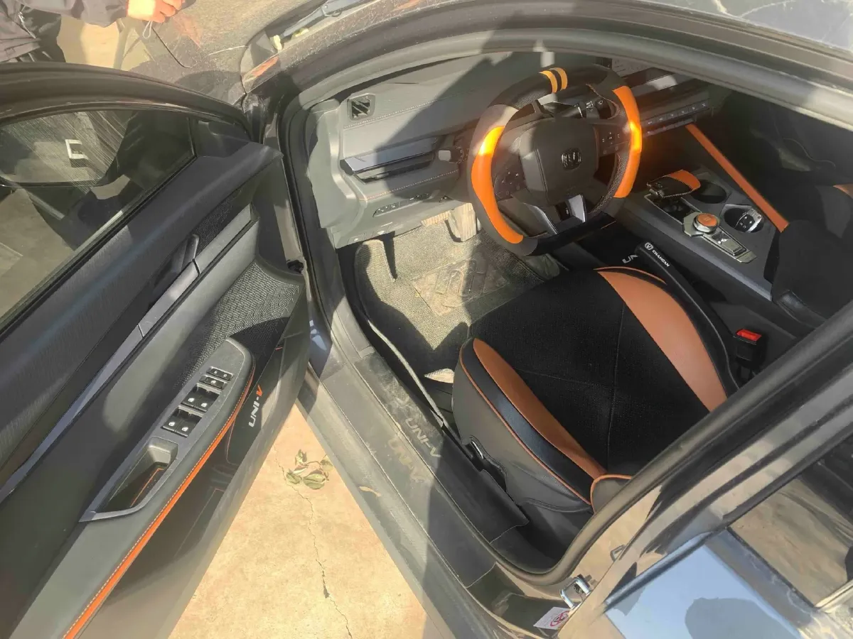 2022 ChangAn UNI-V 1.5T 188HP L4 7DCT,autocango,china used car exporter,china ev exporter,chinese used car exporter,chinese used ev exporter