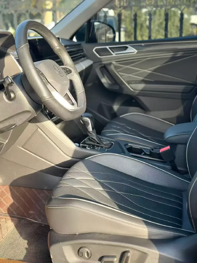 2024 Volkswagen Tiguan L 2.0T 186HP L4 7DCT,autocango,china used car exporter,china ev exporter,chinese used car exporter,chinese used ev exporter