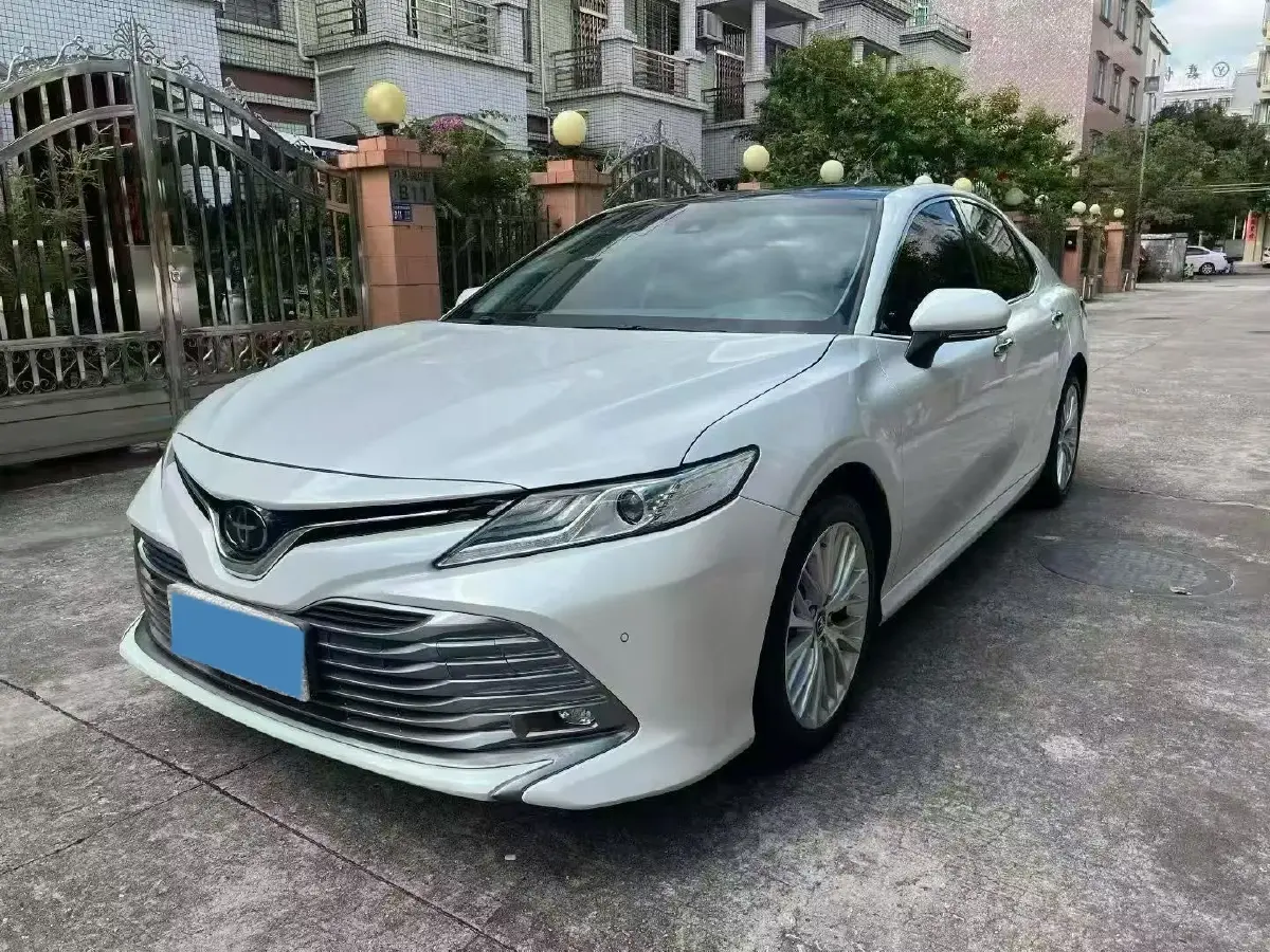 2019 Toyota Camry 2.5L 209HP L4 8AT