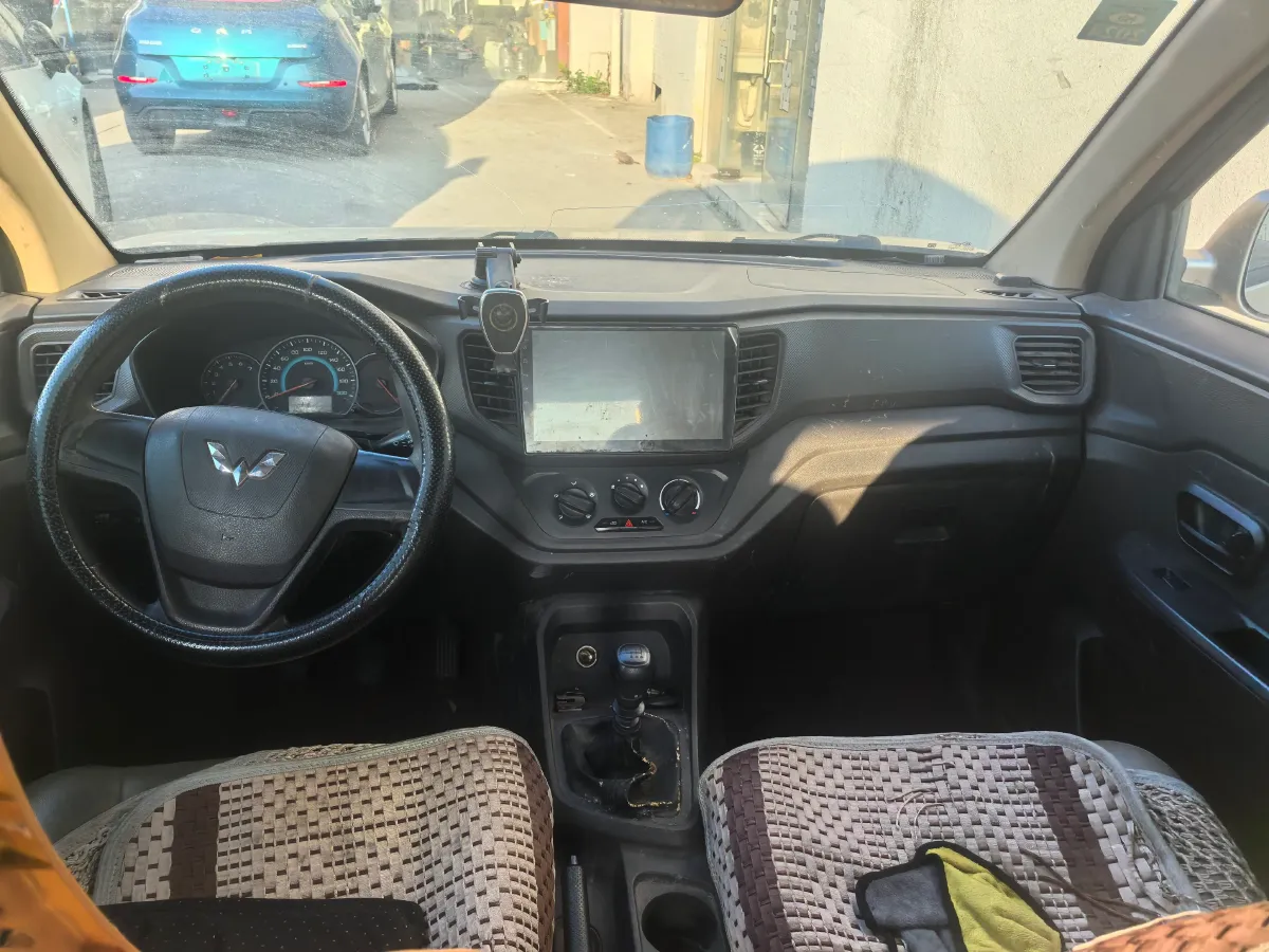 2019 WuLing HongGuang V 1.5L 105HP L4 5MT,autocango,china used car exporter,china ev exporter,chinese used car exporter,chinese used ev exporter