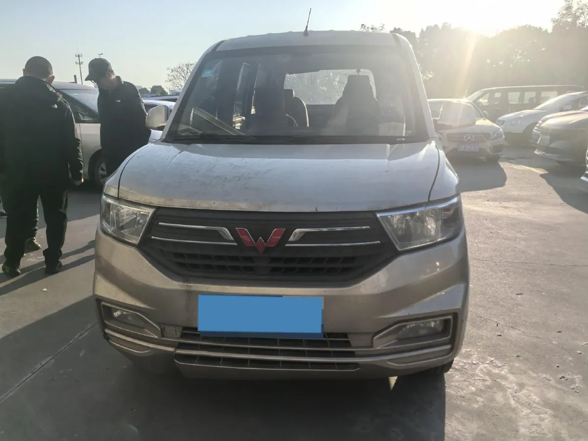 2019 WuLing HongGuang V 1.5L 105HP L4 5MT,autocango,china used car exporter,china ev exporter,chinese used car exporter,chinese used ev exporter