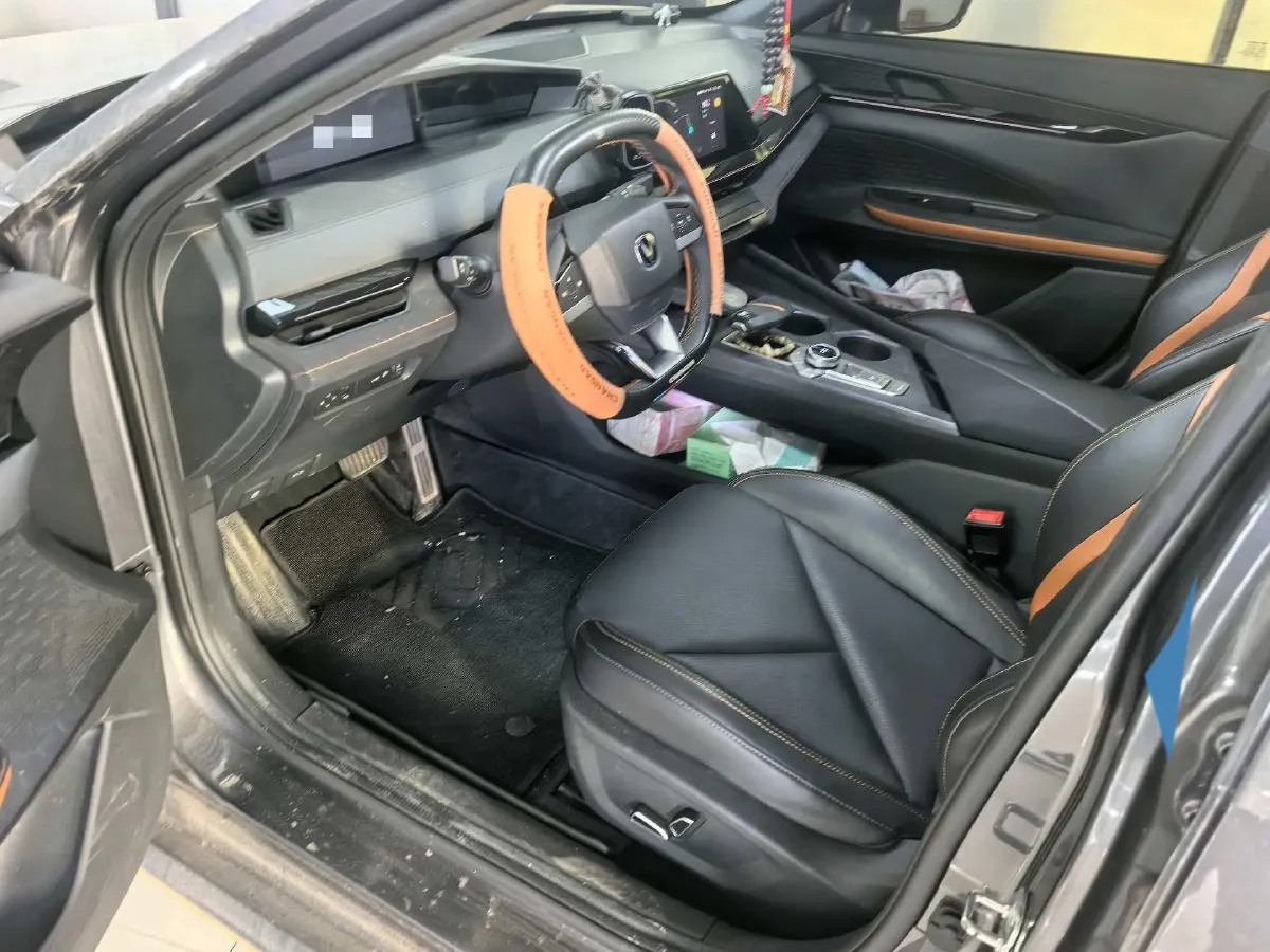 2023 ChangAn UNI-V 1.5T 188HP L4 7DCT,autocango,china used car exporter,china ev exporter,chinese used car exporter,chinese used ev exporter