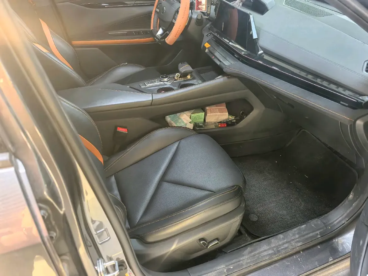 2023 ChangAn UNI-V 1.5T 188HP L4 7DCT,autocango,china used car exporter,china ev exporter,chinese used car exporter,chinese used ev exporter