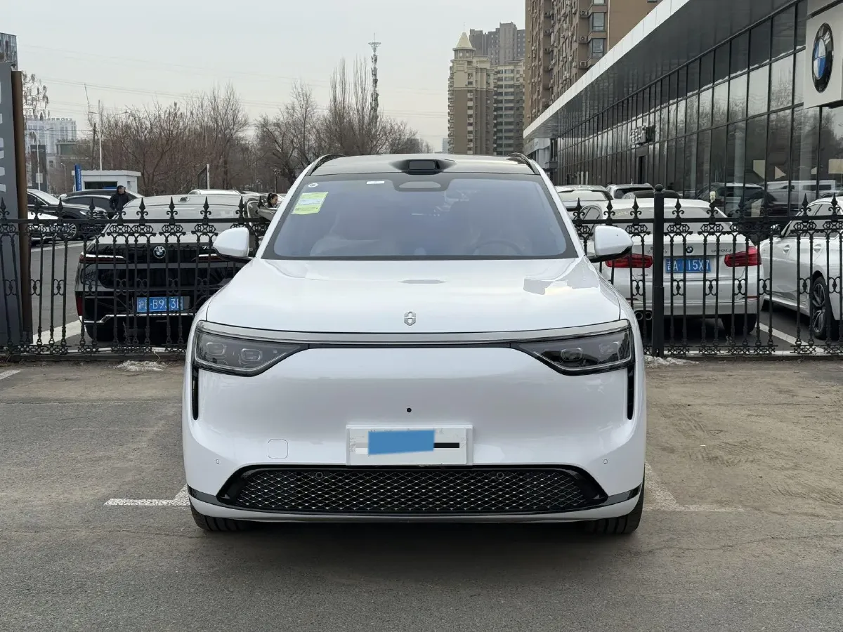 2025 AITO AITO M8 REEV 160HP REEV 53.4KWH,autocango,china used car exporter,china ev exporter,chinese used car exporter,chinese used ev exporter